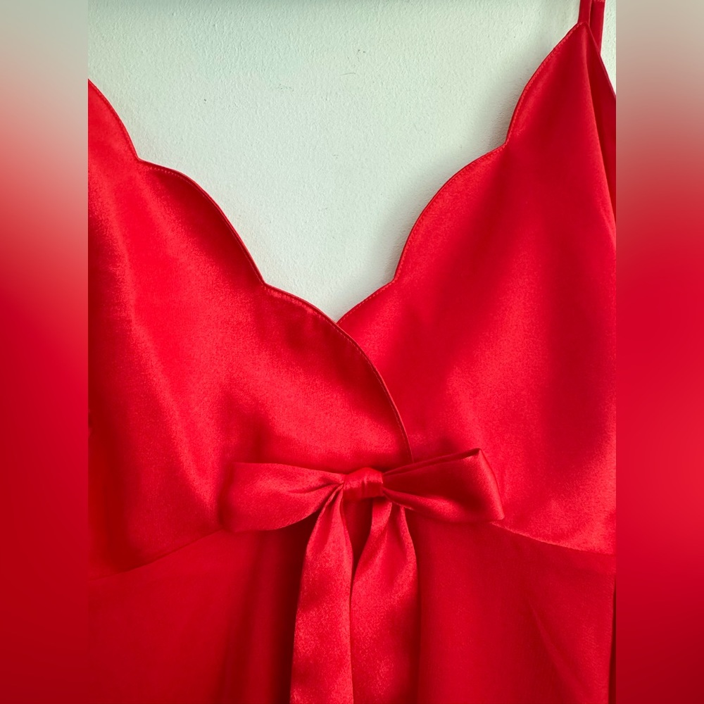 Elegant Red Women's Nightgown - Picture 4 of 10